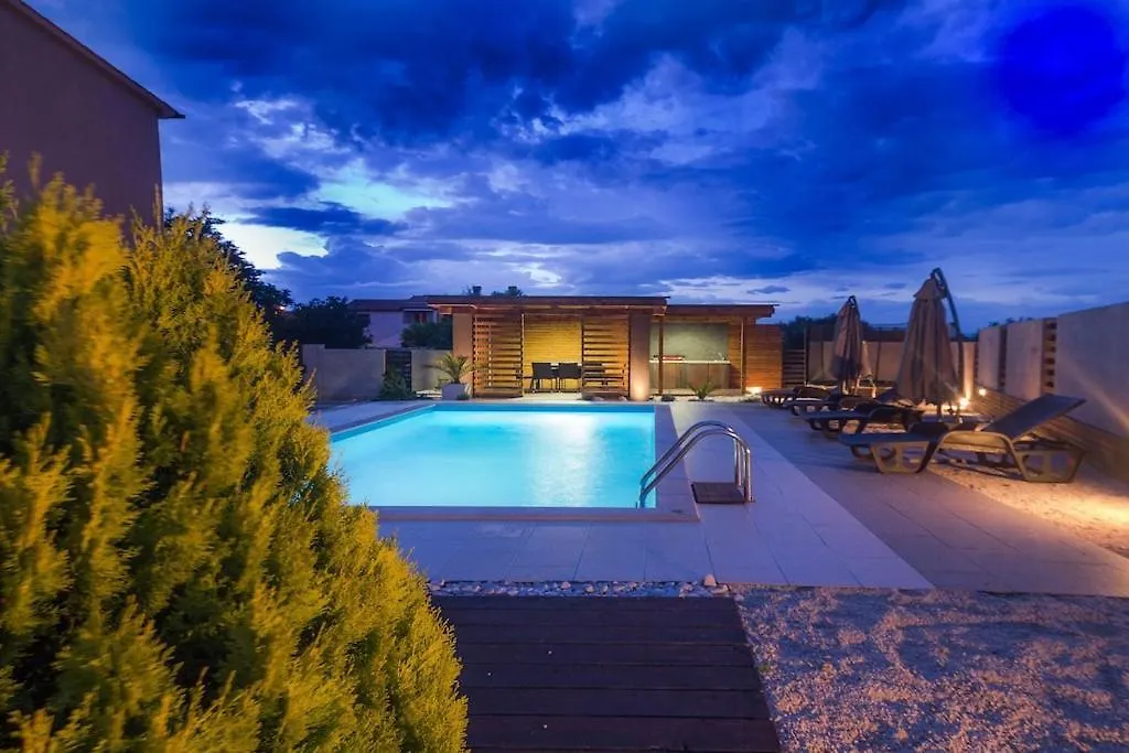 Stylish & Luxury Villa With Pool, Biliard, Extra Pool Heating Available - Wiibuk 0*, Pula Croatia