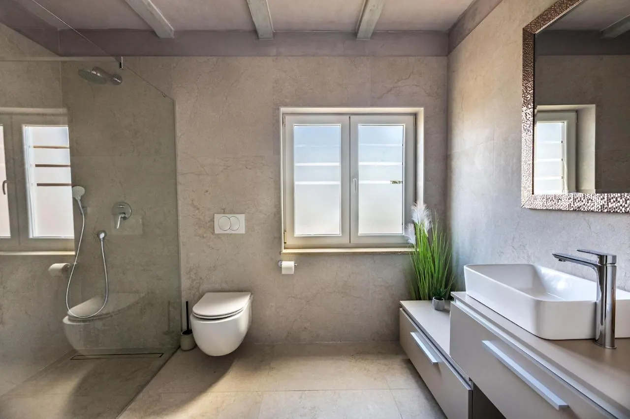 Stylish & Luxury Villa With Pool, Biliard, Extra Pool Heating Available - Wiibuk