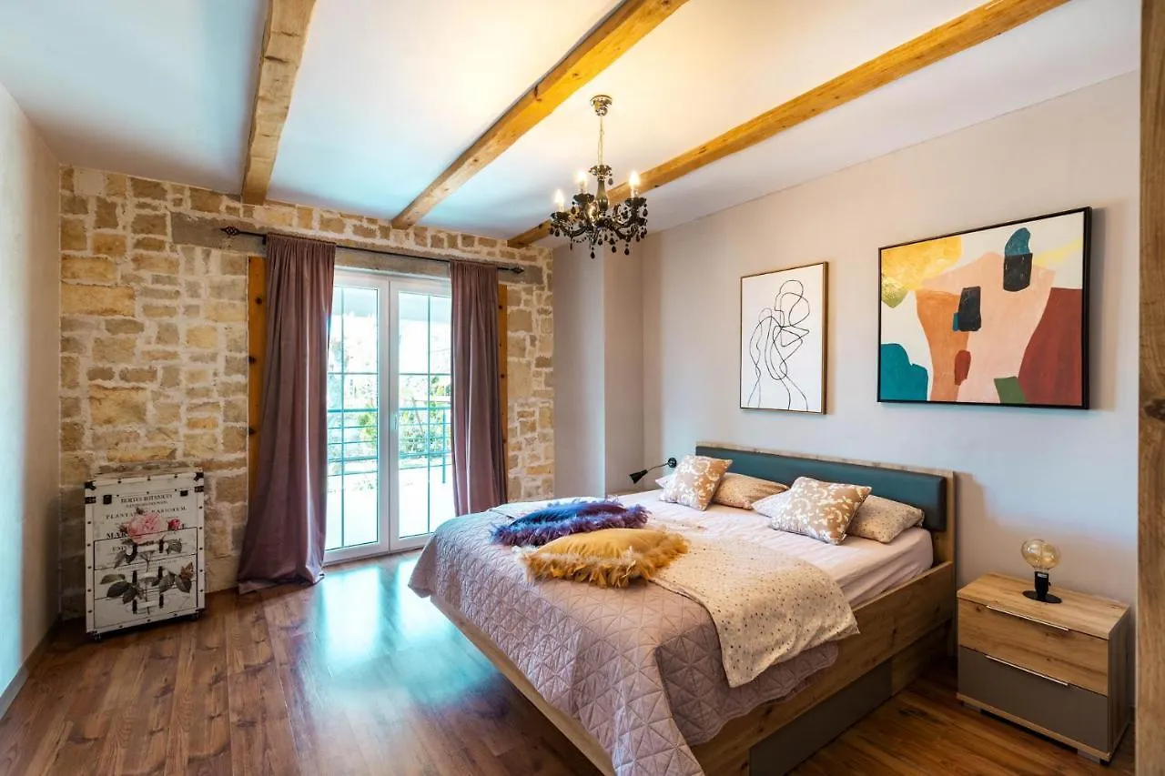 Stylish & Luxury Villa With Pool, Biliard, Extra Pool Heating Available - Wiibuk Pula