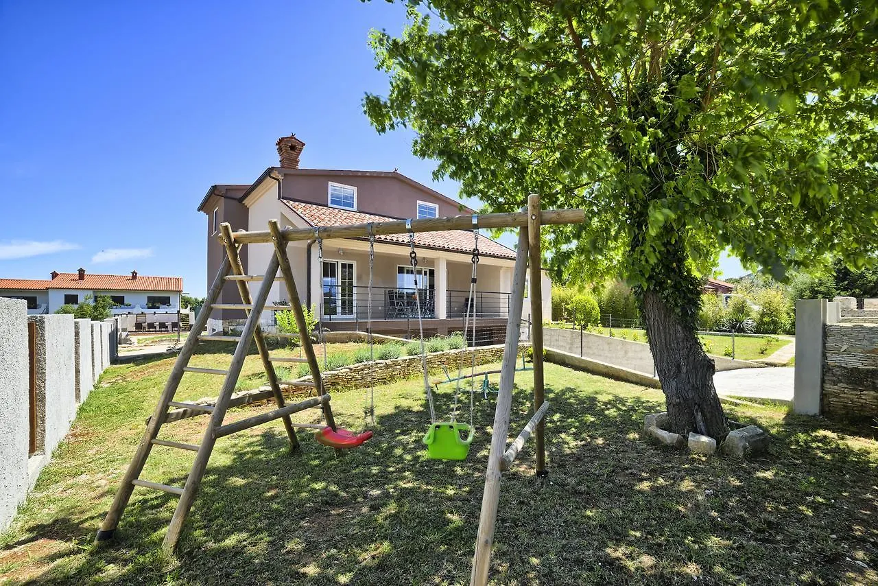 Stylish & Luxury Villa With Pool, Biliard, Extra Pool Heating Available - Wiibuk