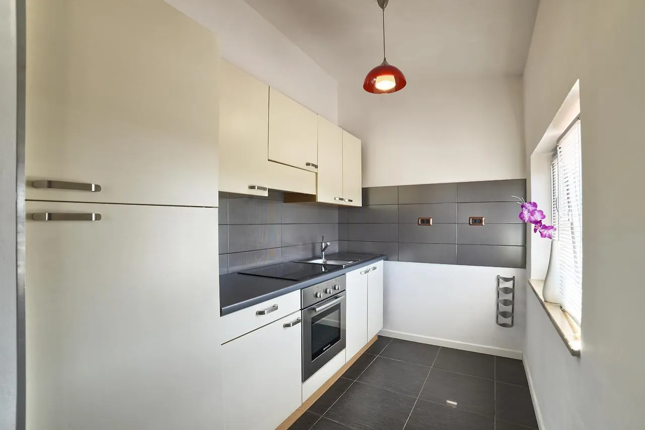 Stylish & Luxury Villa With Pool, Biliard, Extra Pool Heating Available - Wiibuk Pula