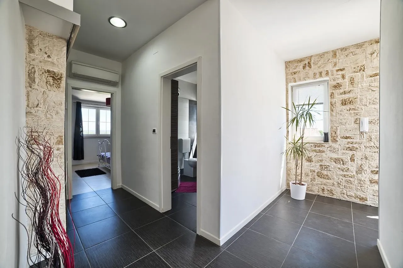 Stylish & Luxury Villa With Pool, Biliard, Extra Pool Heating Available - Wiibuk